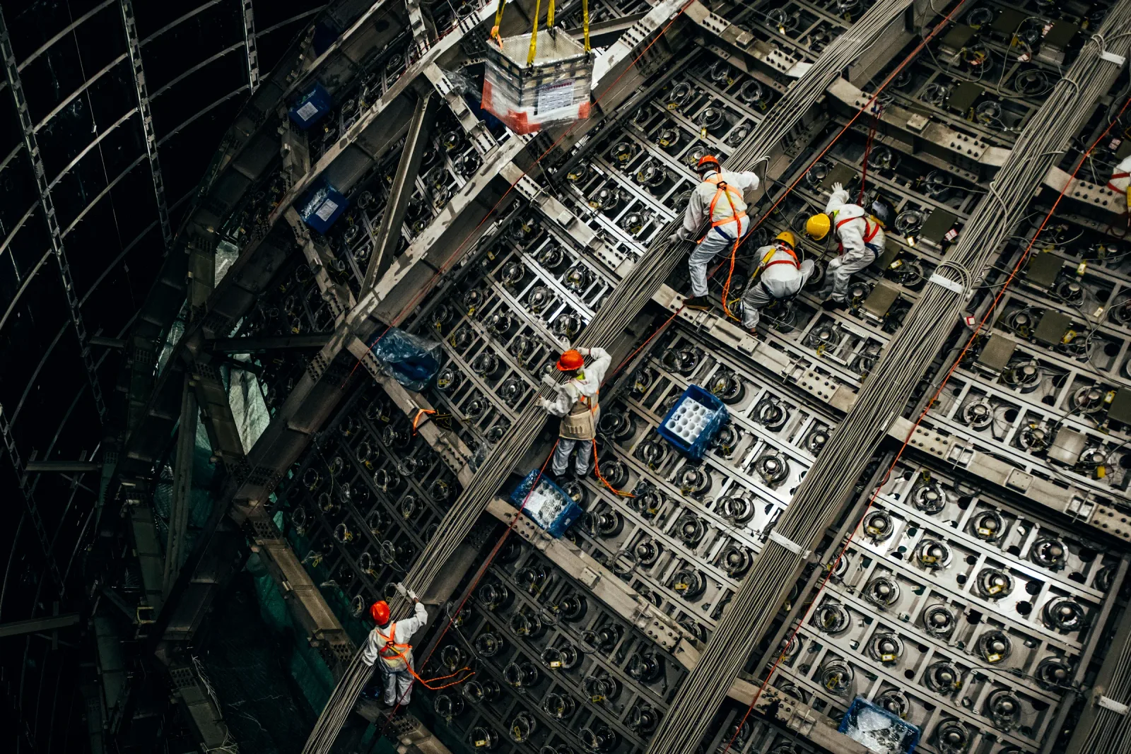 A Scientist Working on the ‘IceCube’ Neutrino Detector Explains the Nobel Prize-Winning Technology