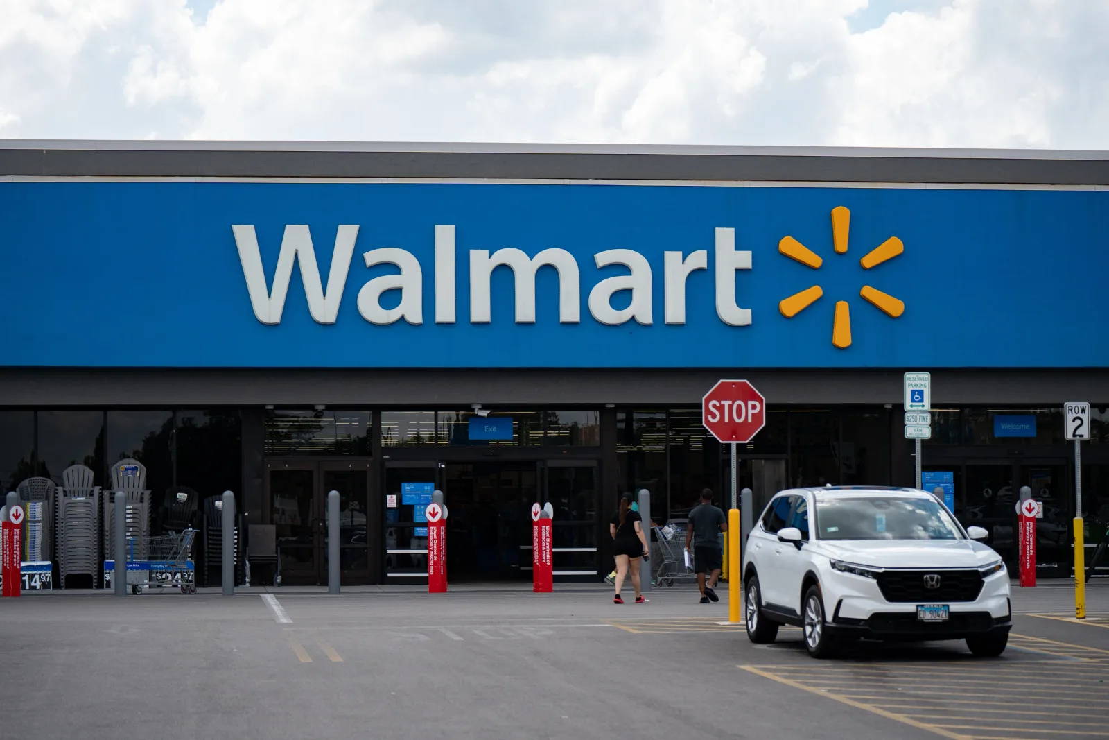 Walmart won’t hike prices based on your shopping history, CEO says