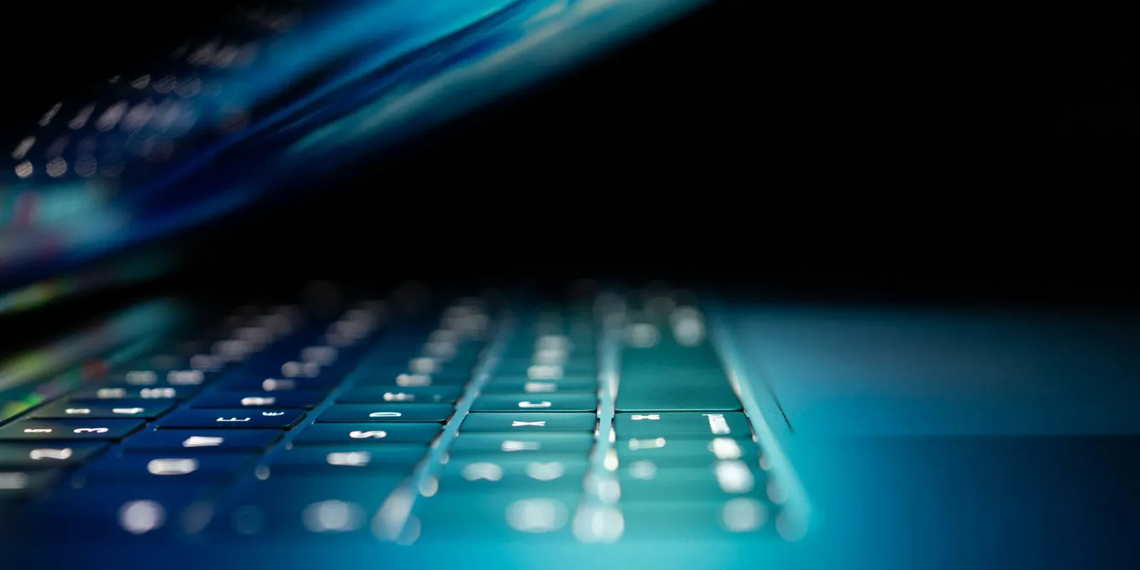 US offers $10 million to identify hackers targeting Signal and WhatsApp users