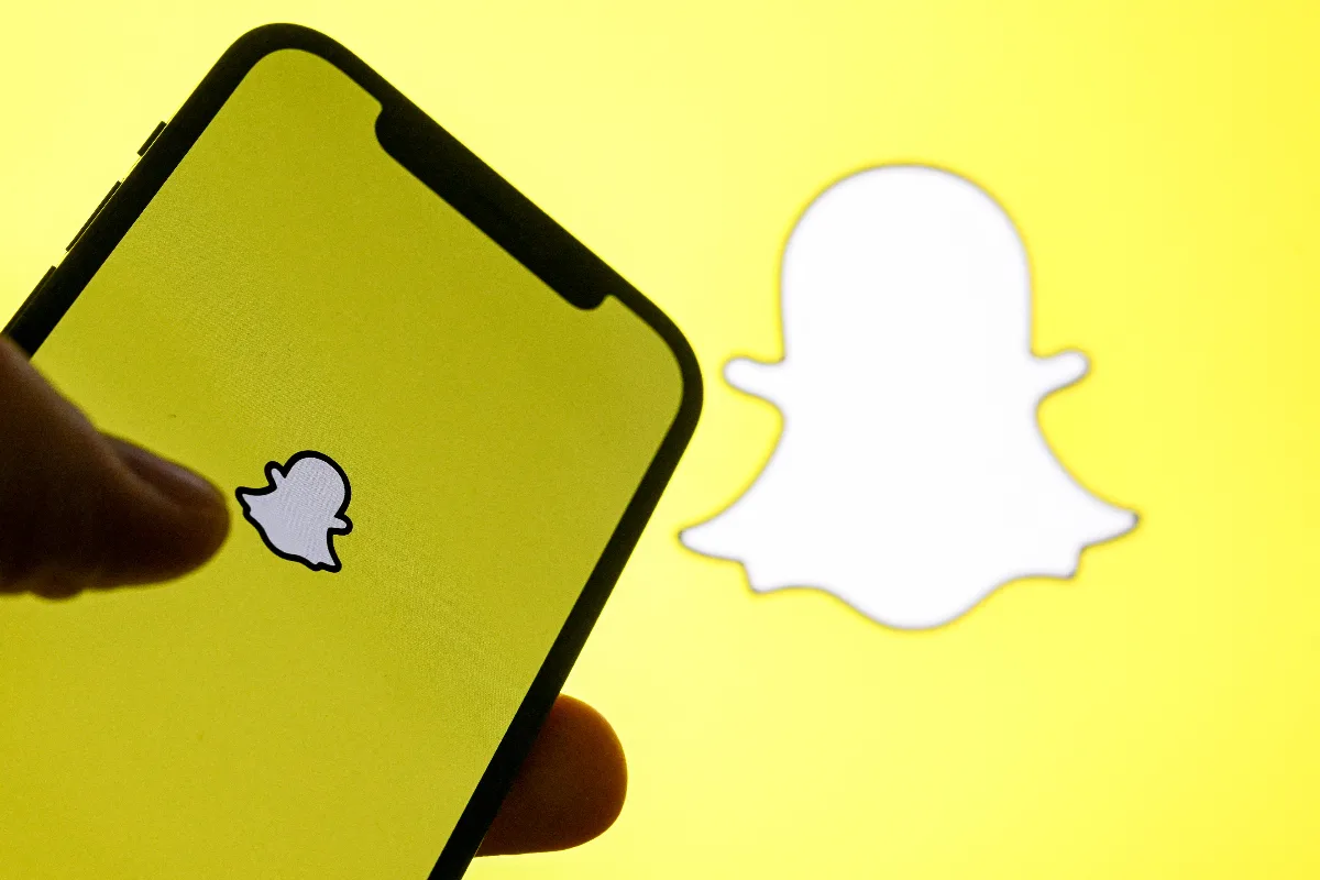 Snapchat no longer rewards fully AI-generated Spotlight content