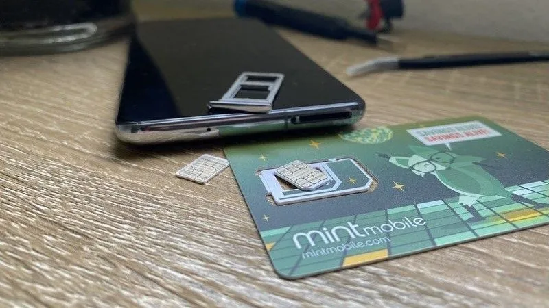 New Mint Mobile deal gets you a full year of 5G internet AND unlimited wireless for only 45 bucks per month ,  this isn't a joke
