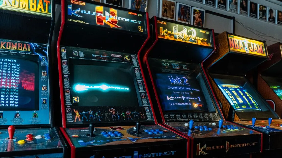 Which of these two arcades is the "world largest", and does it matter?